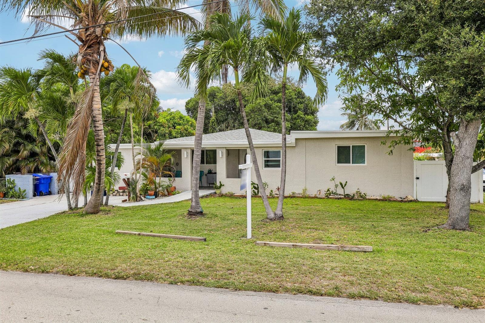 2001 N 22ND Avenue, Hollywood, FL 33020 photo 2