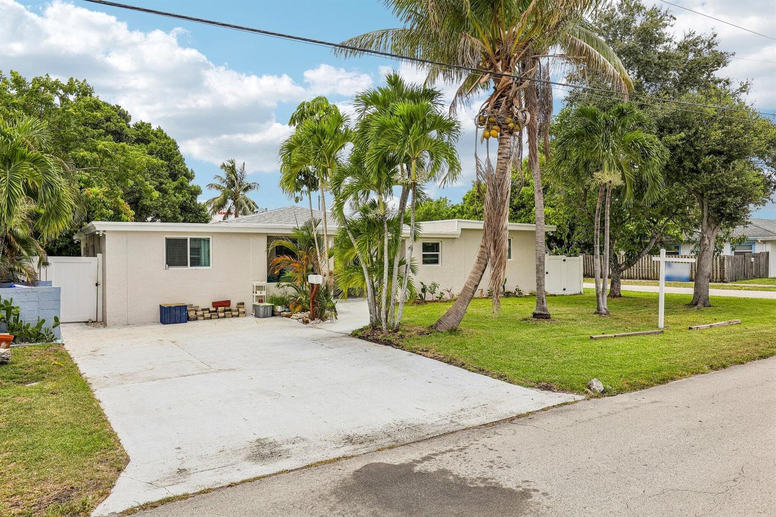 2001 N 22ND Avenue, Hollywood, FL 33020 photo 3