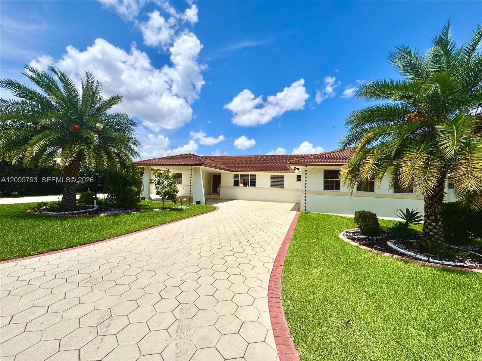 18701 Wentworth Dr, Hialeah, FL 33015 photo 2