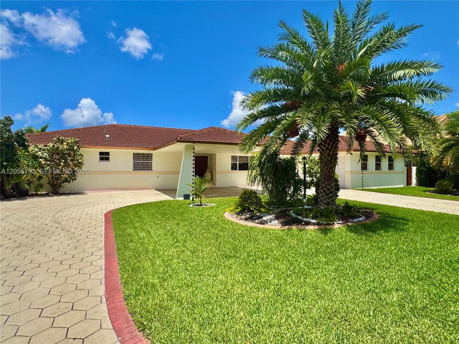 18701 Wentworth Dr, Hialeah, FL 33015 photo 3