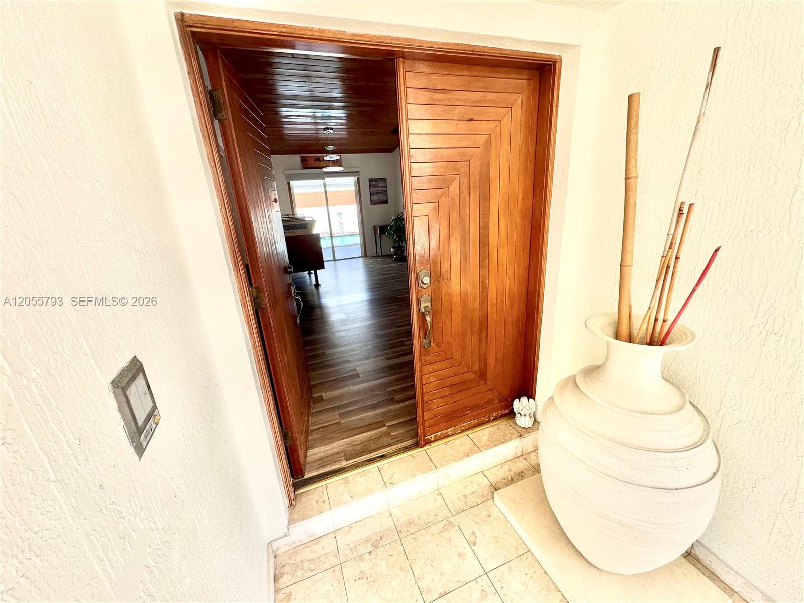 18701 Wentworth Dr, Hialeah, FL 33015 photo 4