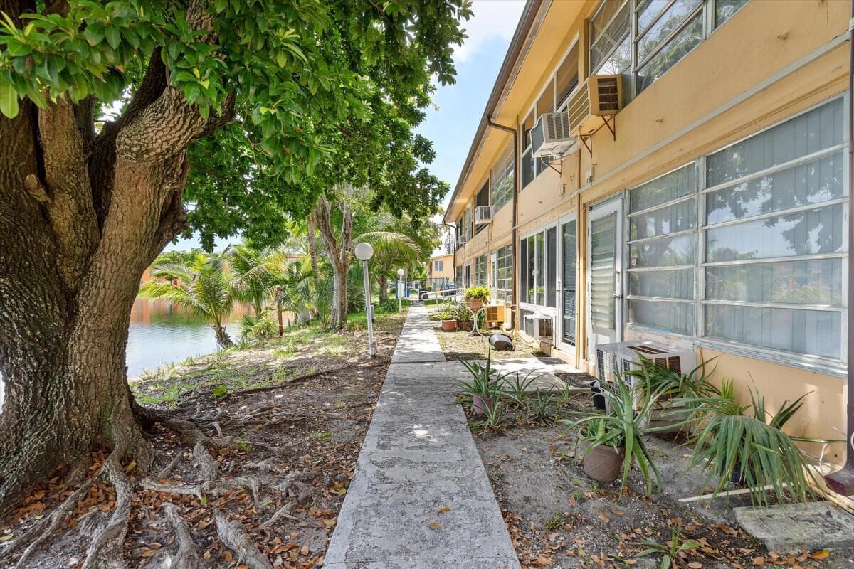 18801 NE 2ND Avenue # 1005, Miami, FL 33179 photo 2