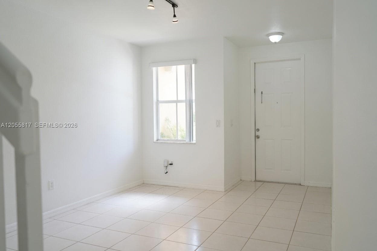16654 SW 83rd Ln, Miami, FL 33193 photo 2