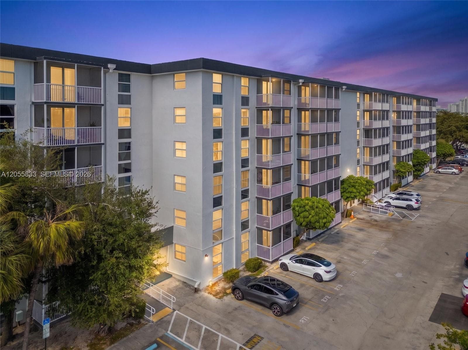 16851 NE 23rd Ave # A516, North Miami Beach, FL 33160 photo 2