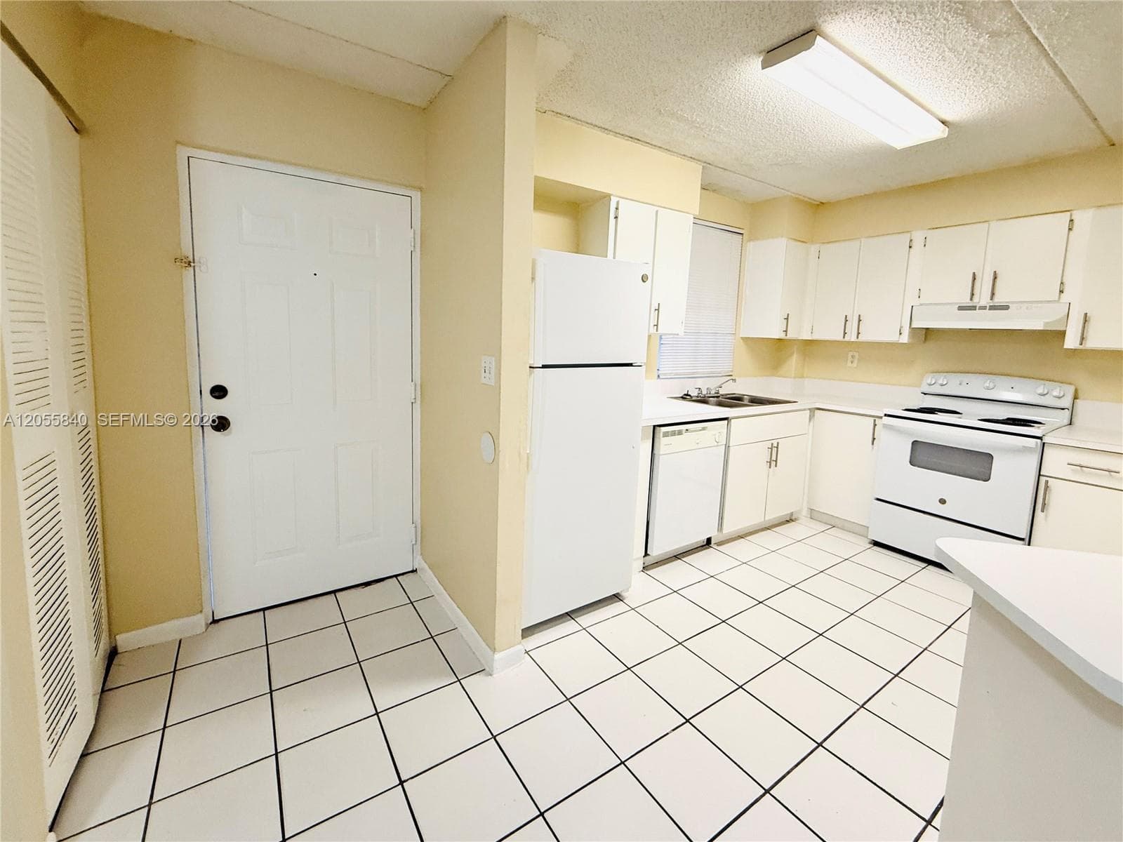 6175 NW 186th St # 104, Hialeah, FL 33015 photo 2