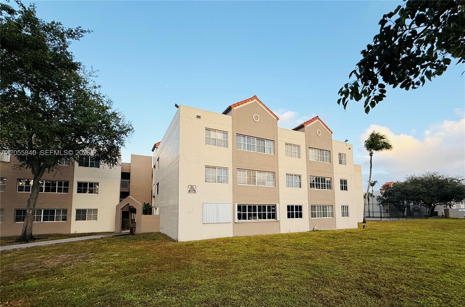 6175 NW 186th St # 104, Hialeah, FL 33015
