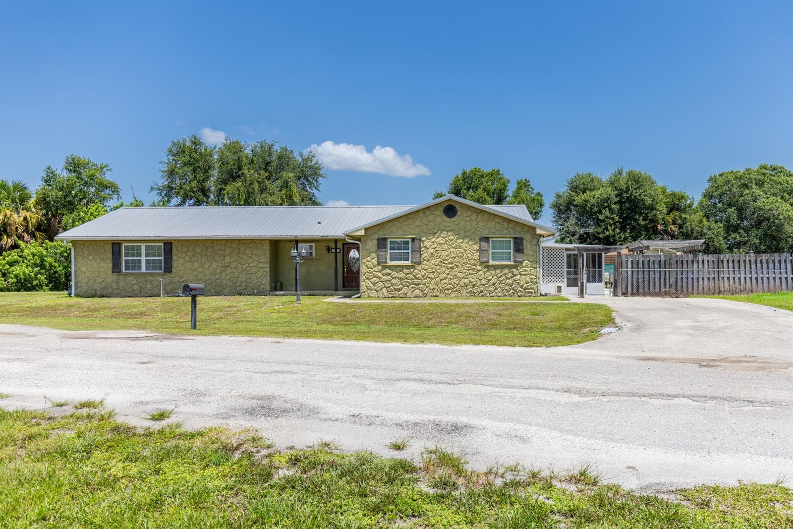 6911 SE 88TH Boulevard, Okeechobee, FL 34974