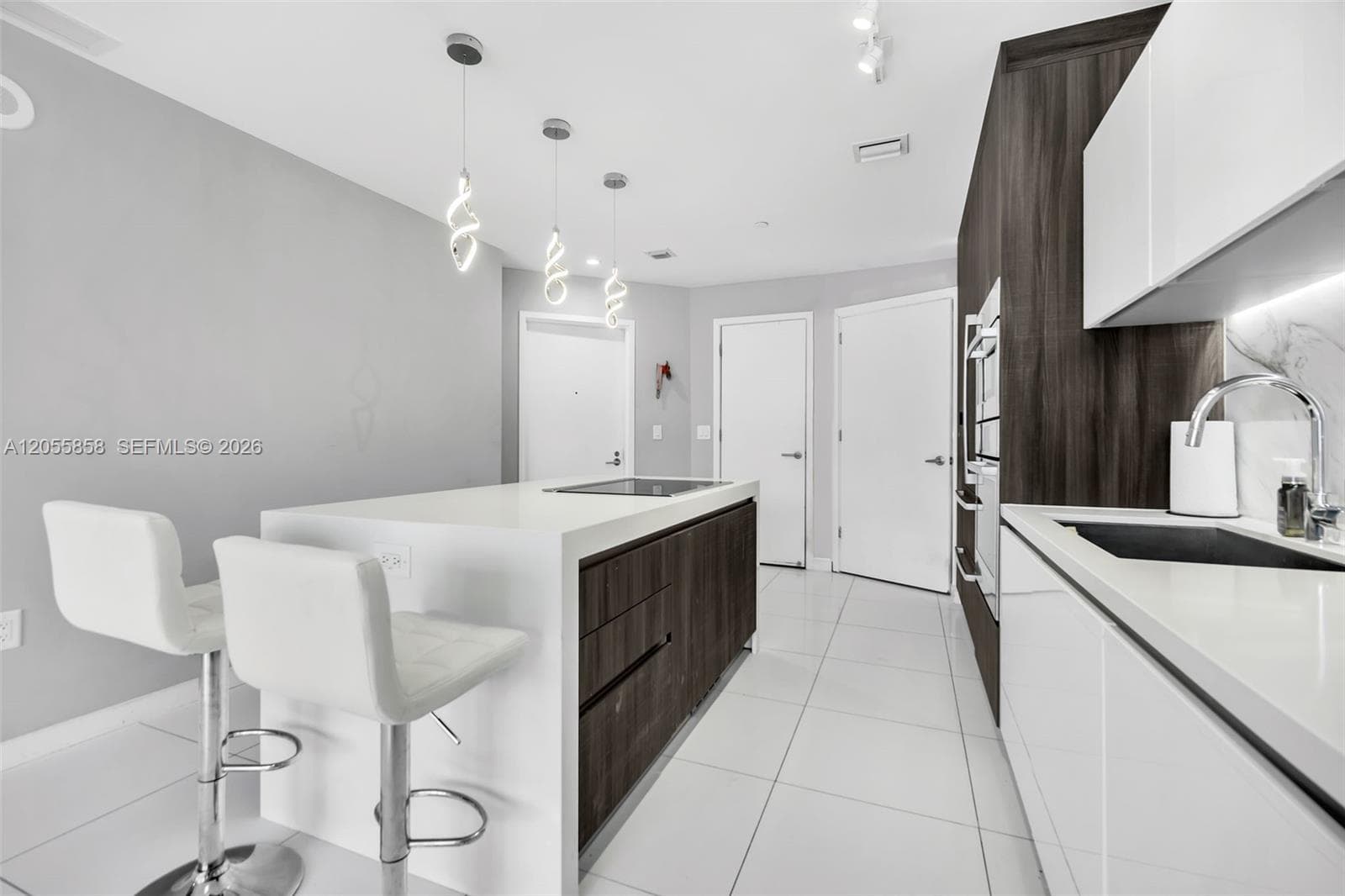 851 NE 1st Ave # 806, Miami, FL 33132 photo 2