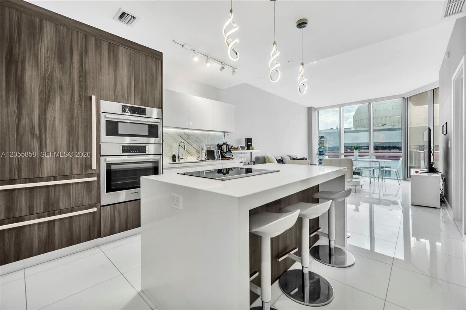 851 NE 1st Ave # 806, Miami, FL 33132