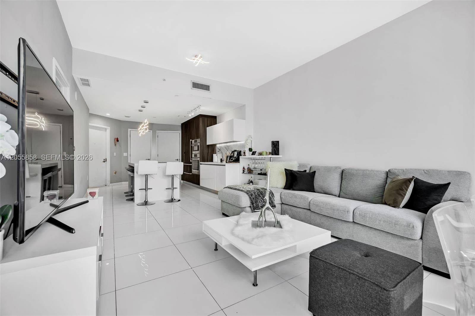 851 NE 1st Ave # 806, Miami, FL 33132 photo 5