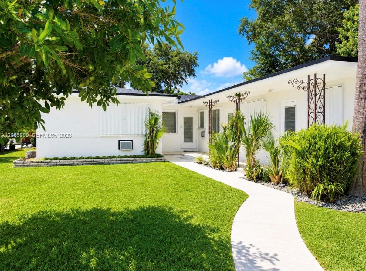 1570 NE 130th St, North Miami, FL 33161 photo 2