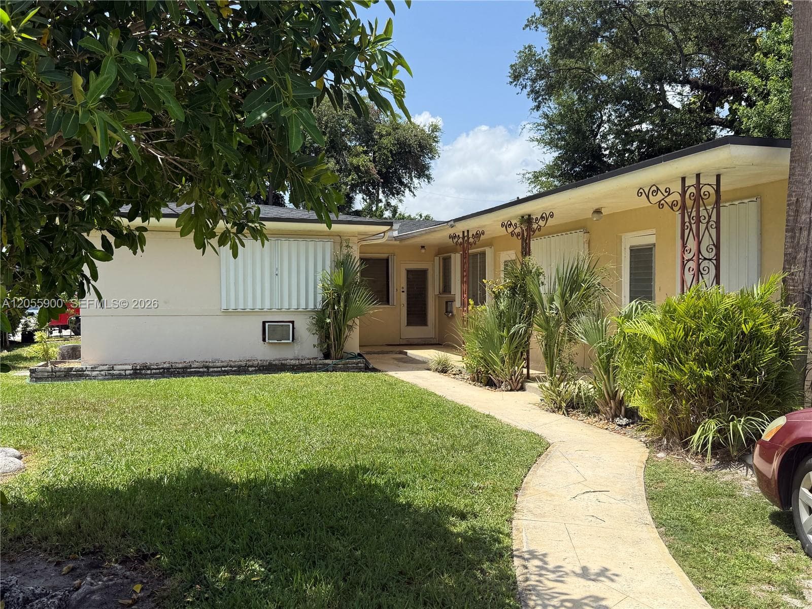 1570 NE 130th St, North Miami, FL 33161 photo 4