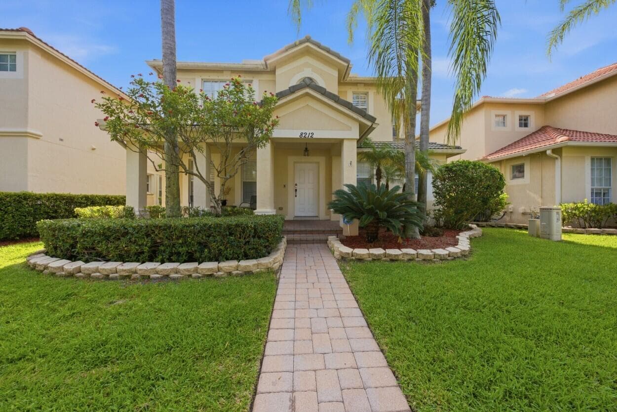 8212 Calterra Drive, Palm Beach Gardens, FL 33418