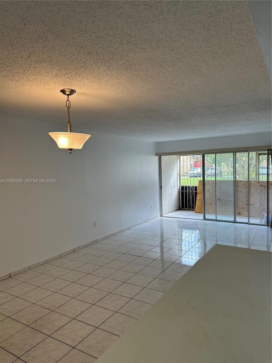 9270 Fontainebleau Blvd # 104, Miami, FL 33172 photo 2