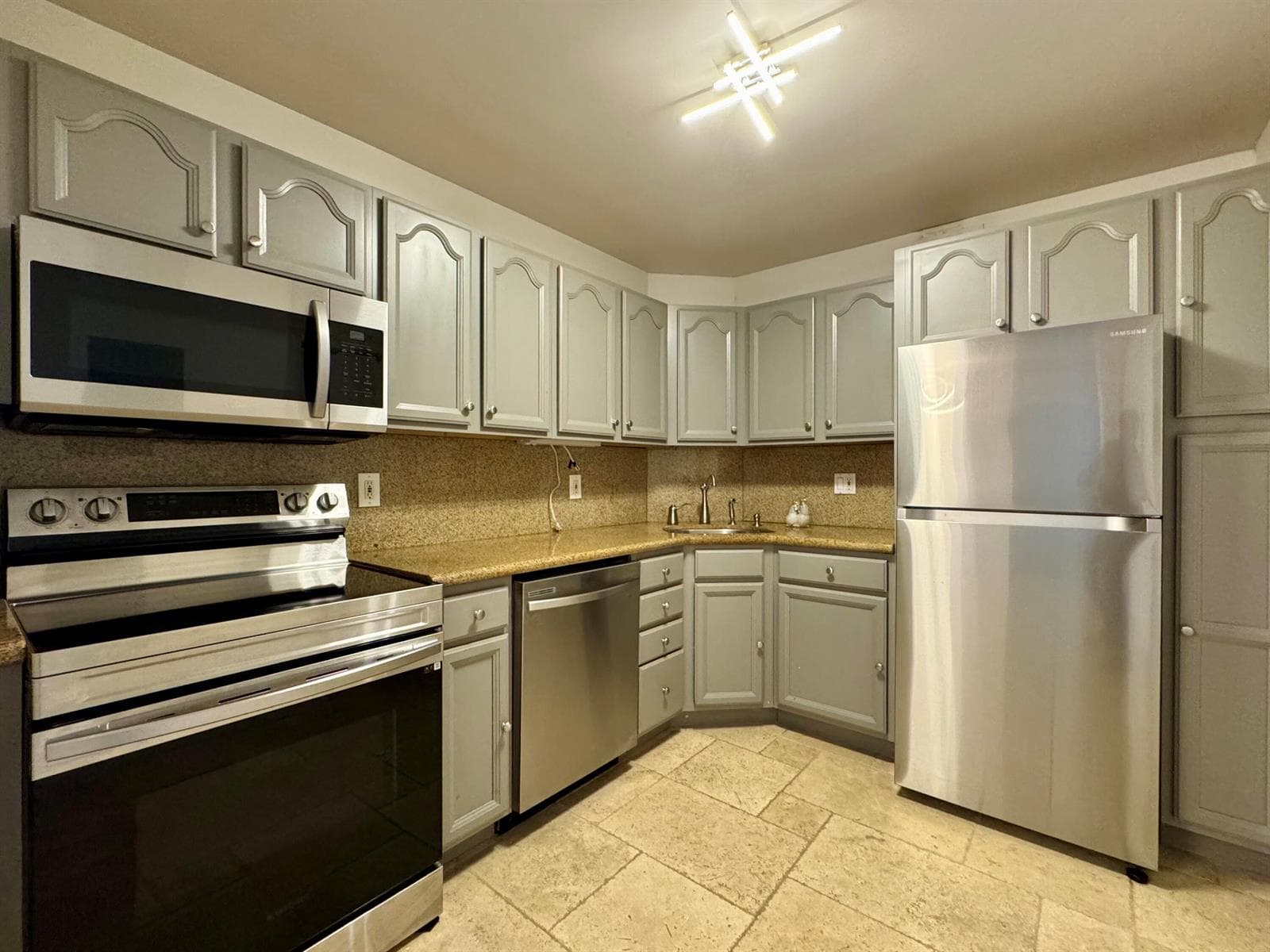 124 NE 19th Court # B102, Wilton Manors, FL 33305 photo 3