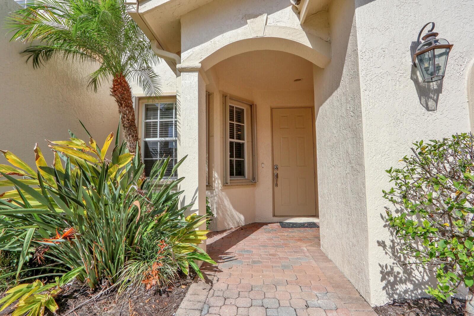 8123 CARNOUSTIE Place, Port St. Lucie, FL 34986 photo 2