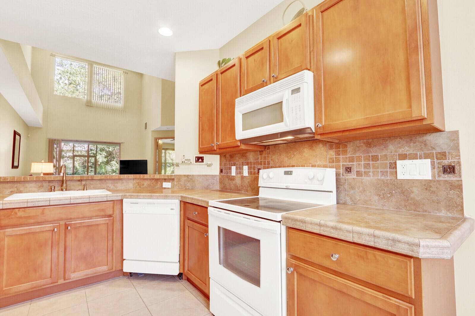 8123 CARNOUSTIE Place, Port St. Lucie, FL 34986 photo 4