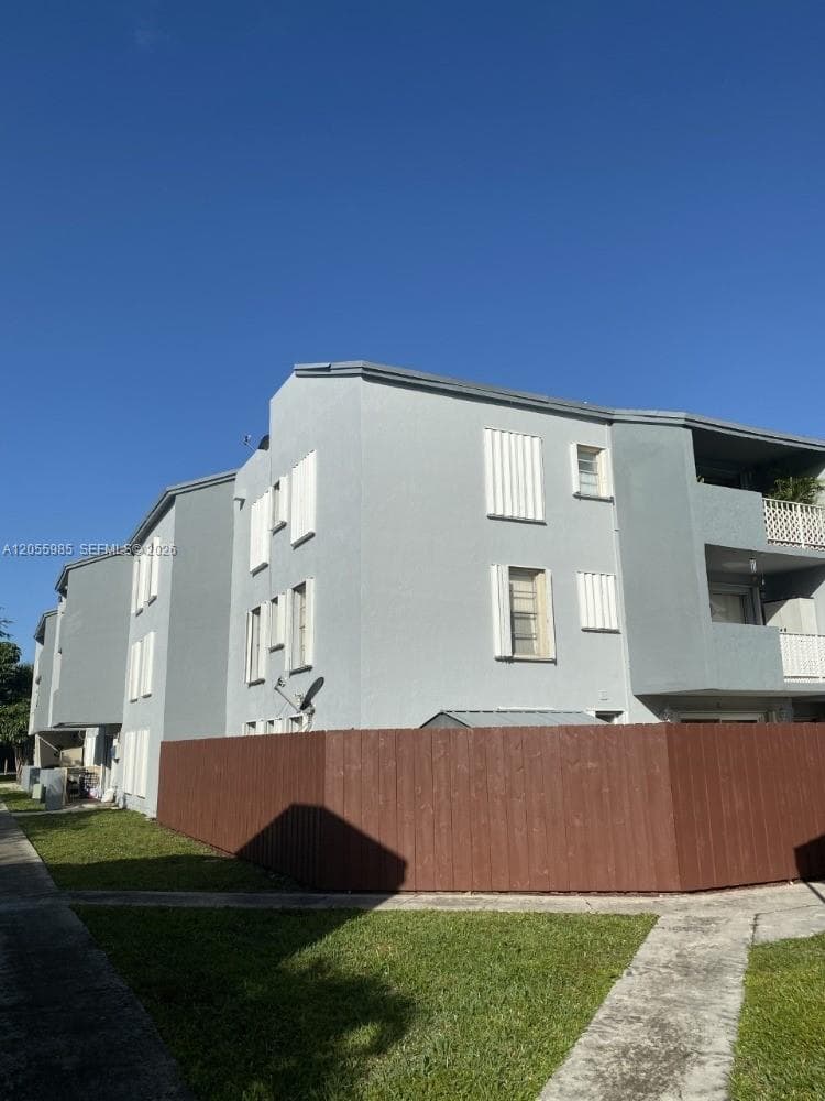 1725 W 60th St # F202, Hialeah, FL 33012 photo 3