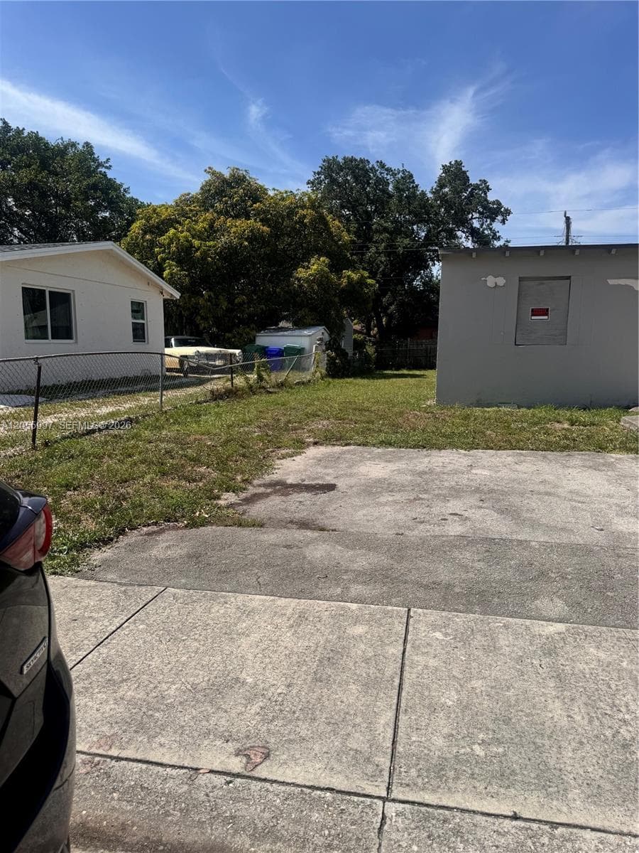 2845 NW 8th St, Fort Lauderdale, FL 33311 photo 2