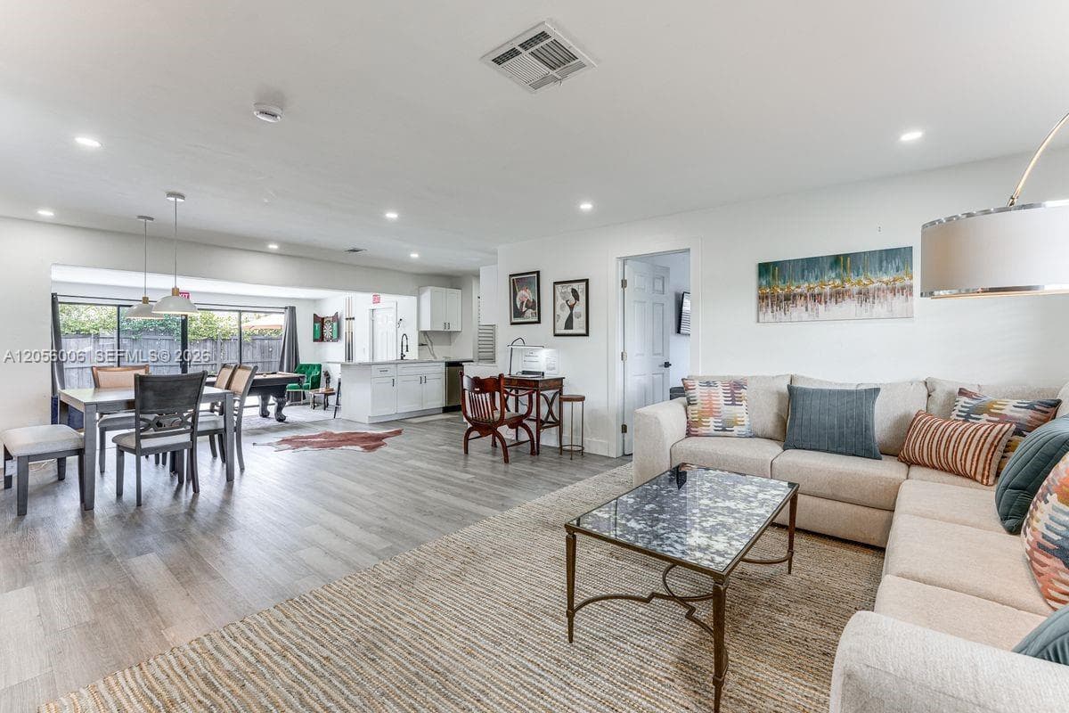 600 N 66th Ter, Hollywood, FL 33024 photo 2