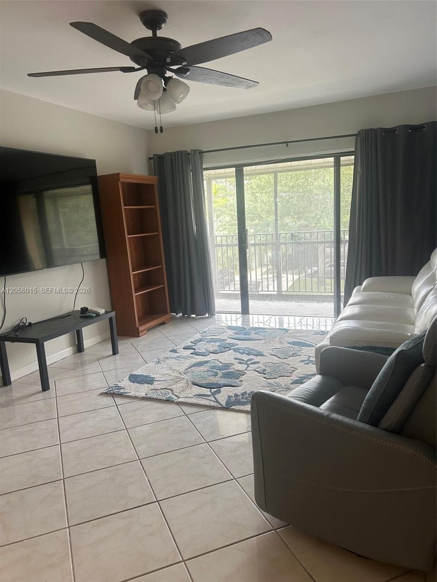 5921 Washington St # 128, Hollywood, FL 33023 photo 2