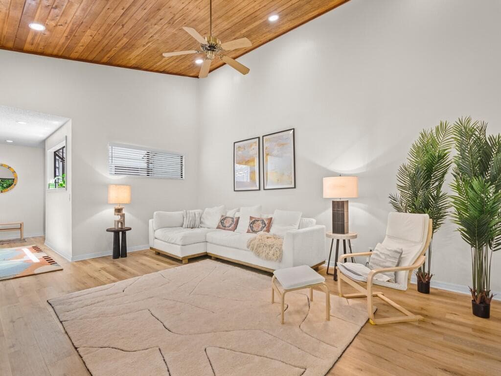 2125 PINE CREEK Boulevard # 205, Vero Beach, FL 32966 photo 2