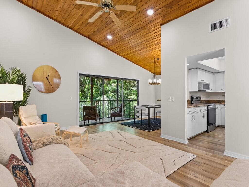 2125 PINE CREEK Boulevard # 205, Vero Beach, FL 32966