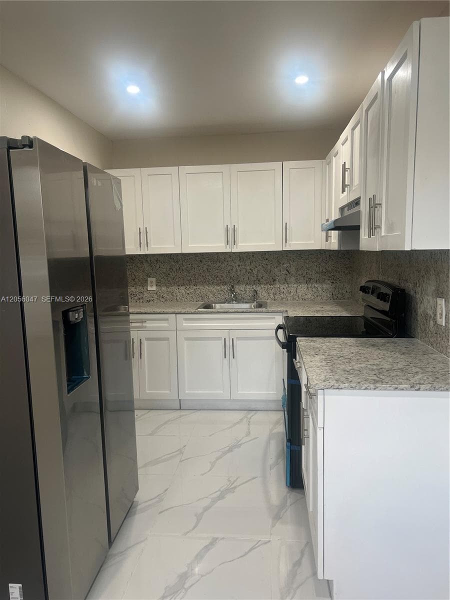 395 NE 112th St, Miami, FL 33161 photo 2