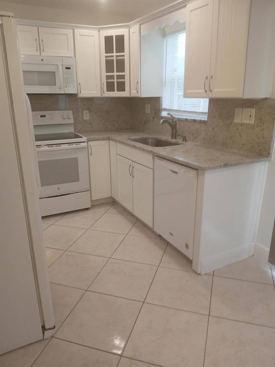 4289 S MARY Circle, Palm Beach Gardens, FL 33410 photo 2