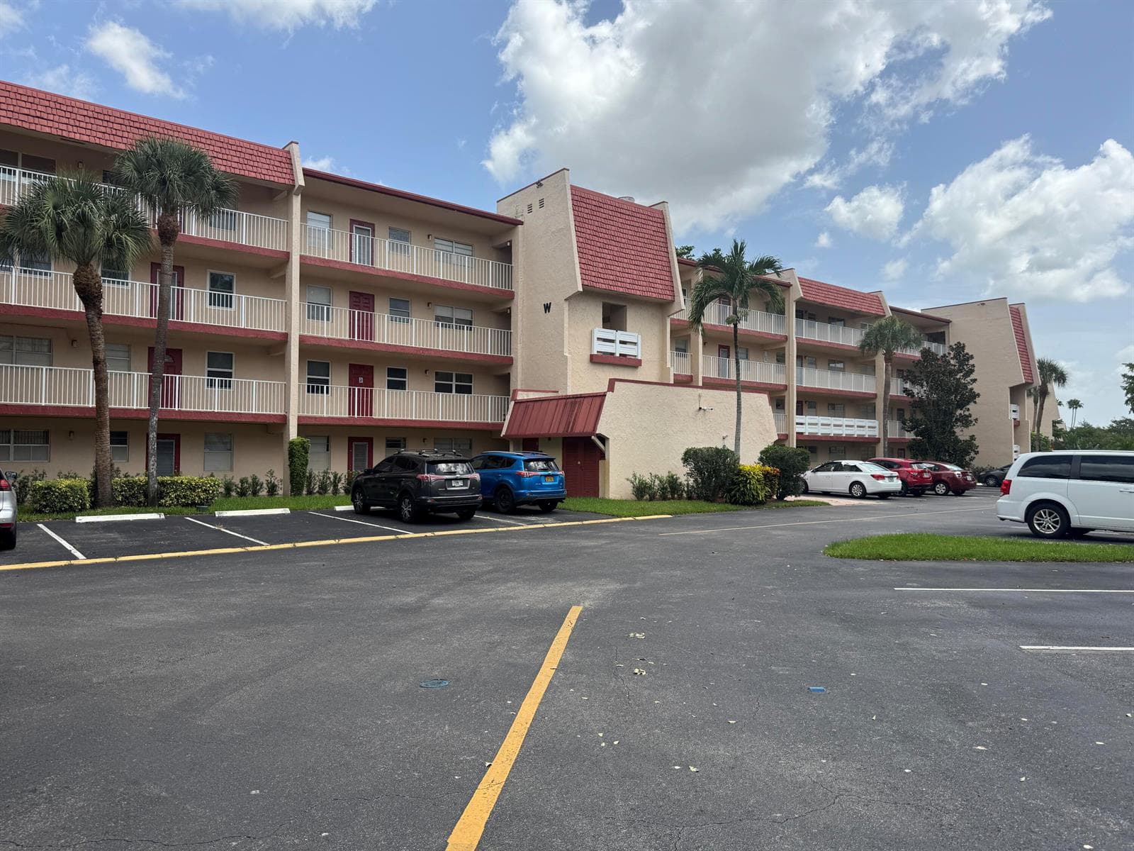 1035 COUNTRY CLUB Drive # 303, Margate, FL 33063