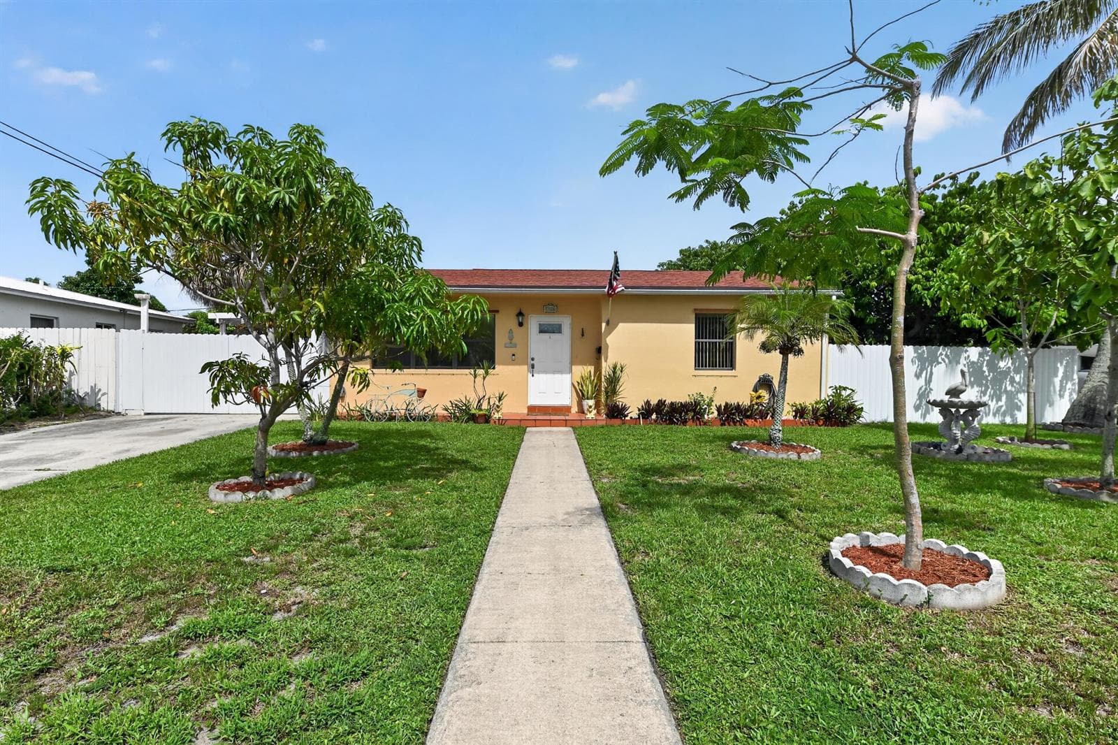 5826 CHURCHILL Court, West Palm Beach, FL 33405 photo 2