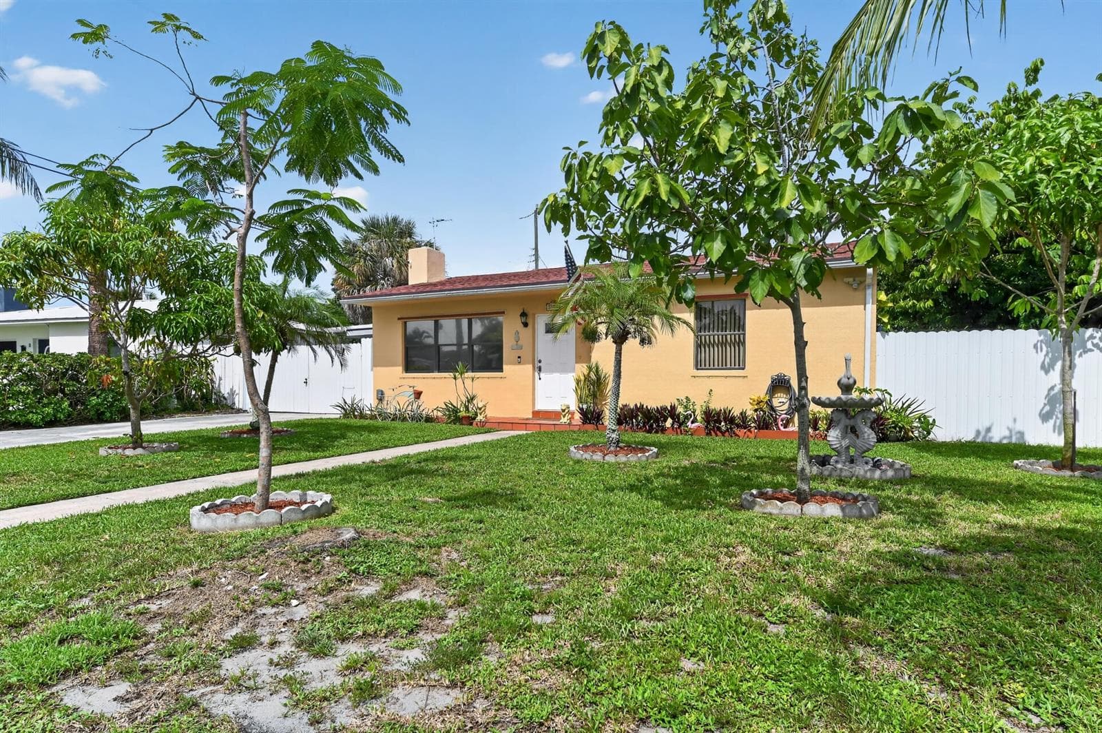 5826 CHURCHILL Court, West Palm Beach, FL 33405