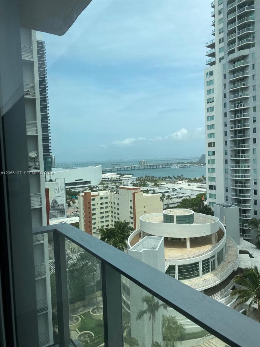 227 NE 2nd St # 1910, Miami, FL 33132 photo 2