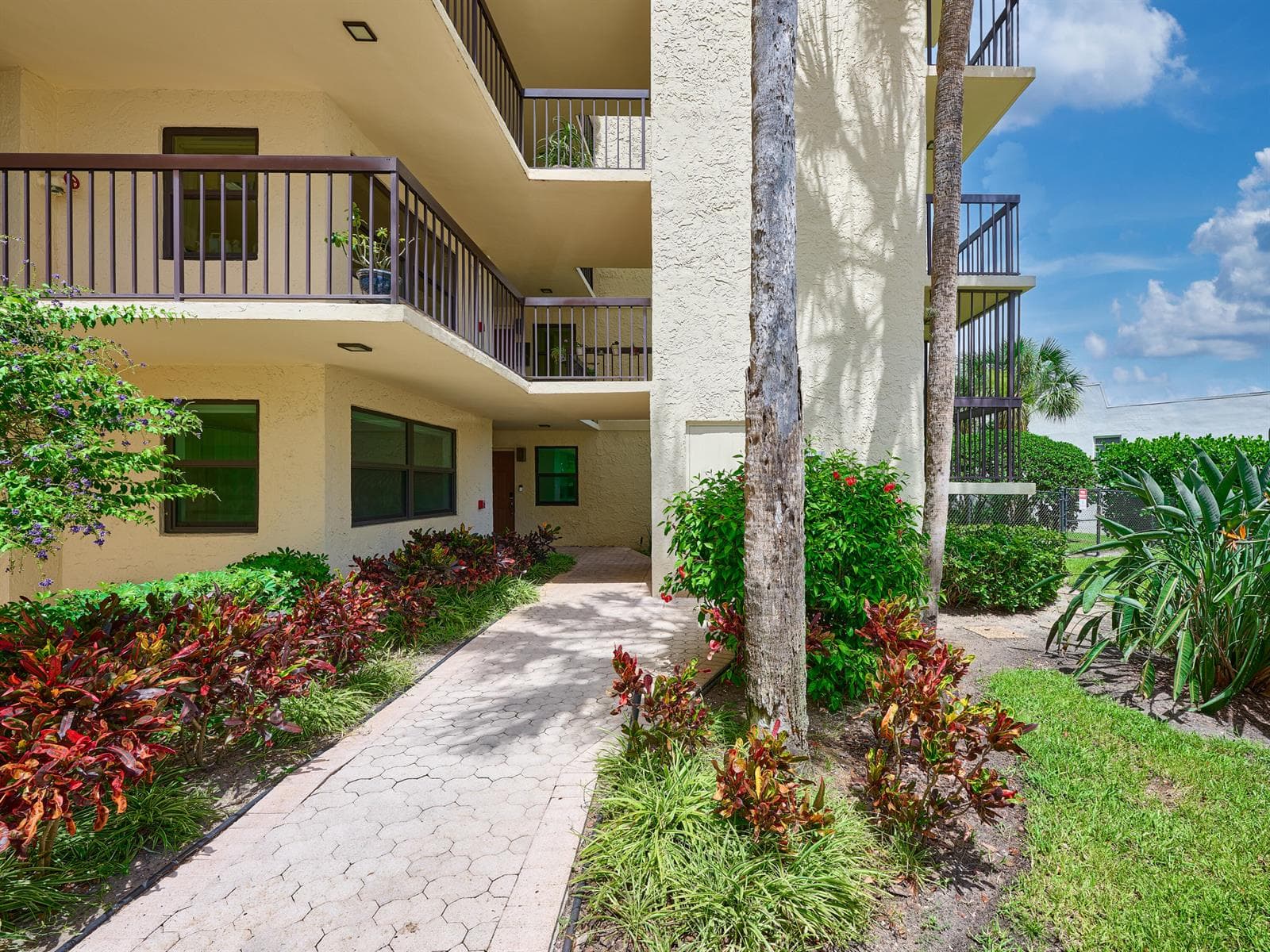 374 Golfview Road # 106, North Palm Beach, FL 33408 photo 3