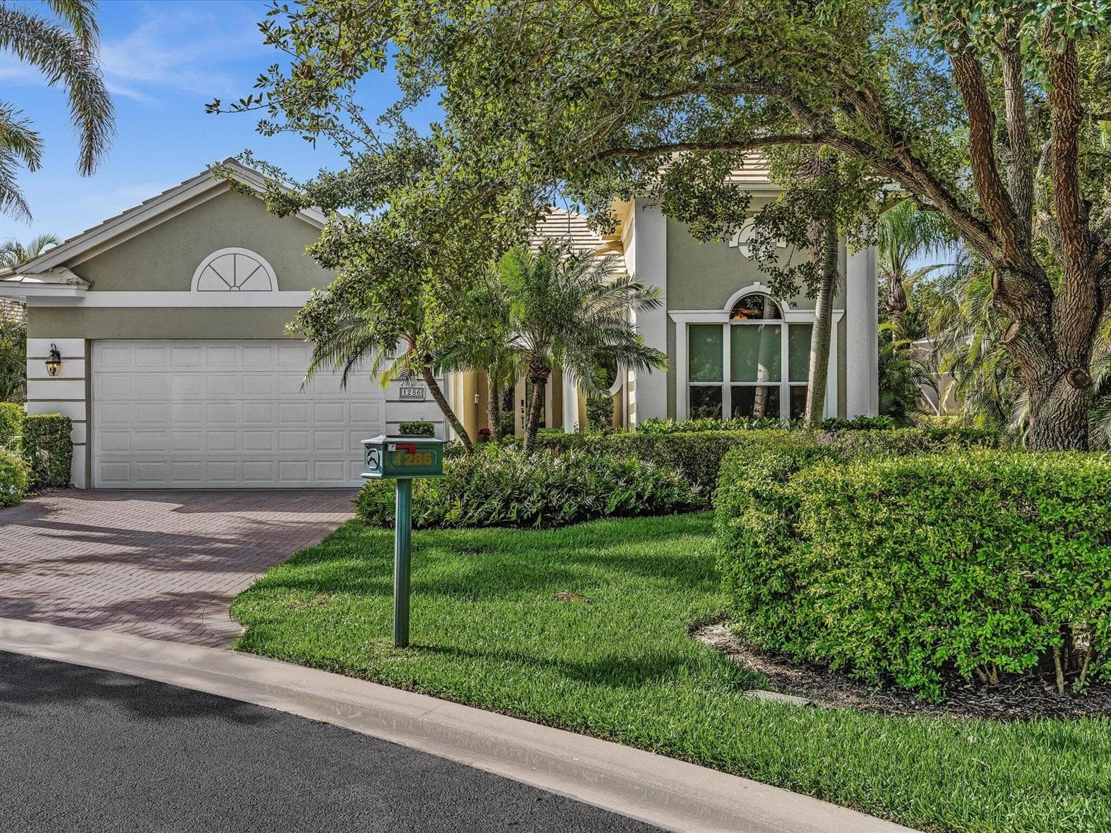 1286 RIVER REACH Drive, Vero Beach, FL 32967 photo 2
