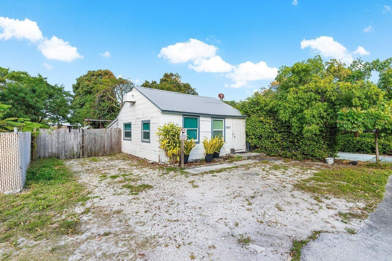 1047 Miner Road, Lake Worth, FL 33462