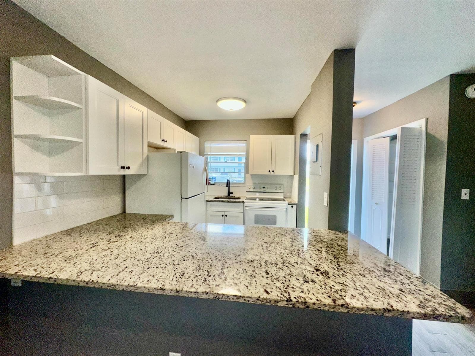 1113 LAKE Terrace # 107, Boynton Beach, FL 33426 photo 2