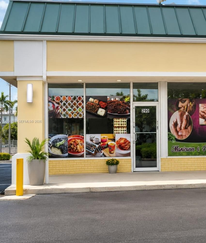 290 S STATE RD 7, Hollywood, FL 33023