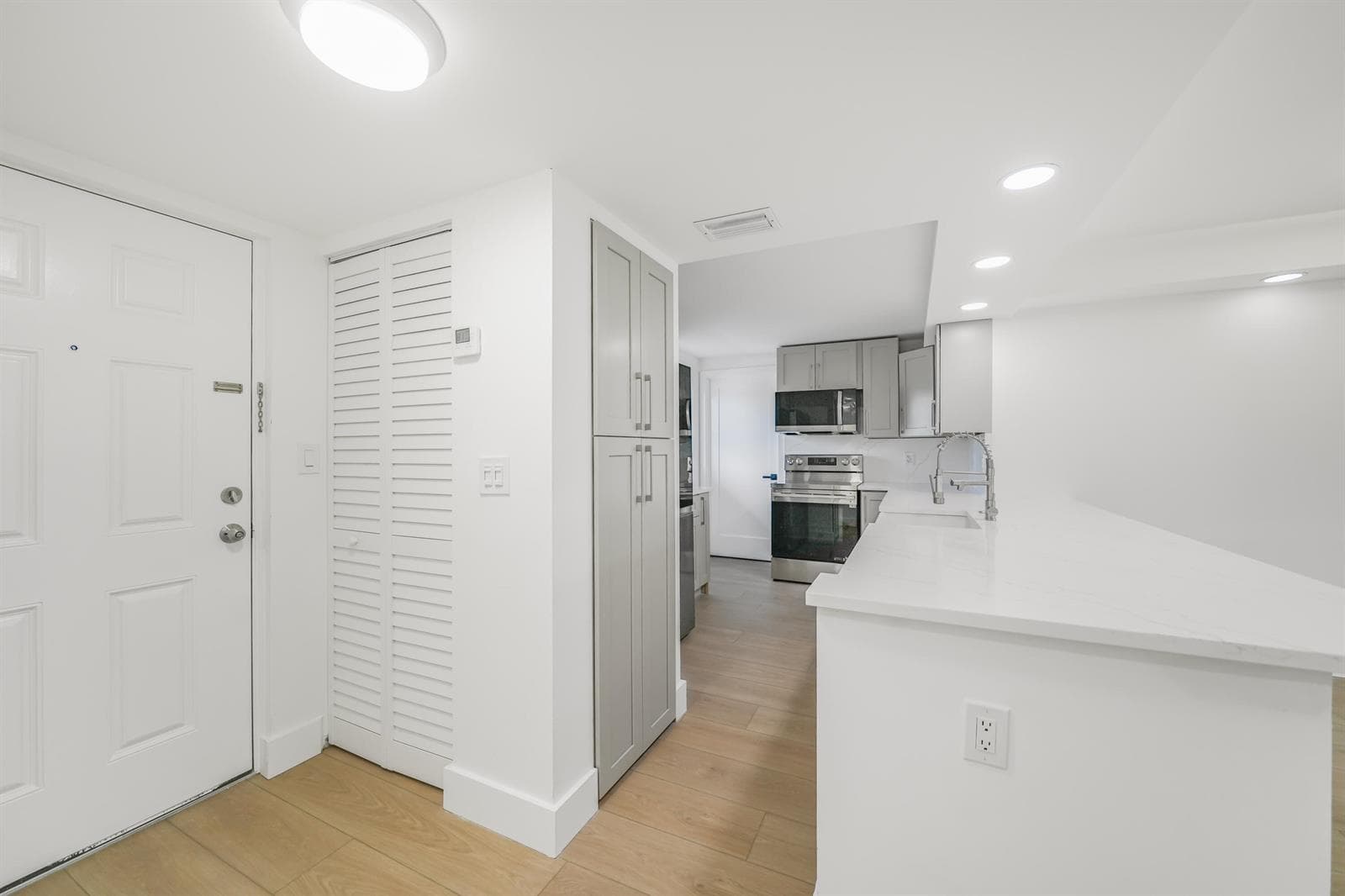 5301 NW 2nd Avenue, Boca Raton, FL 33487 photo 3