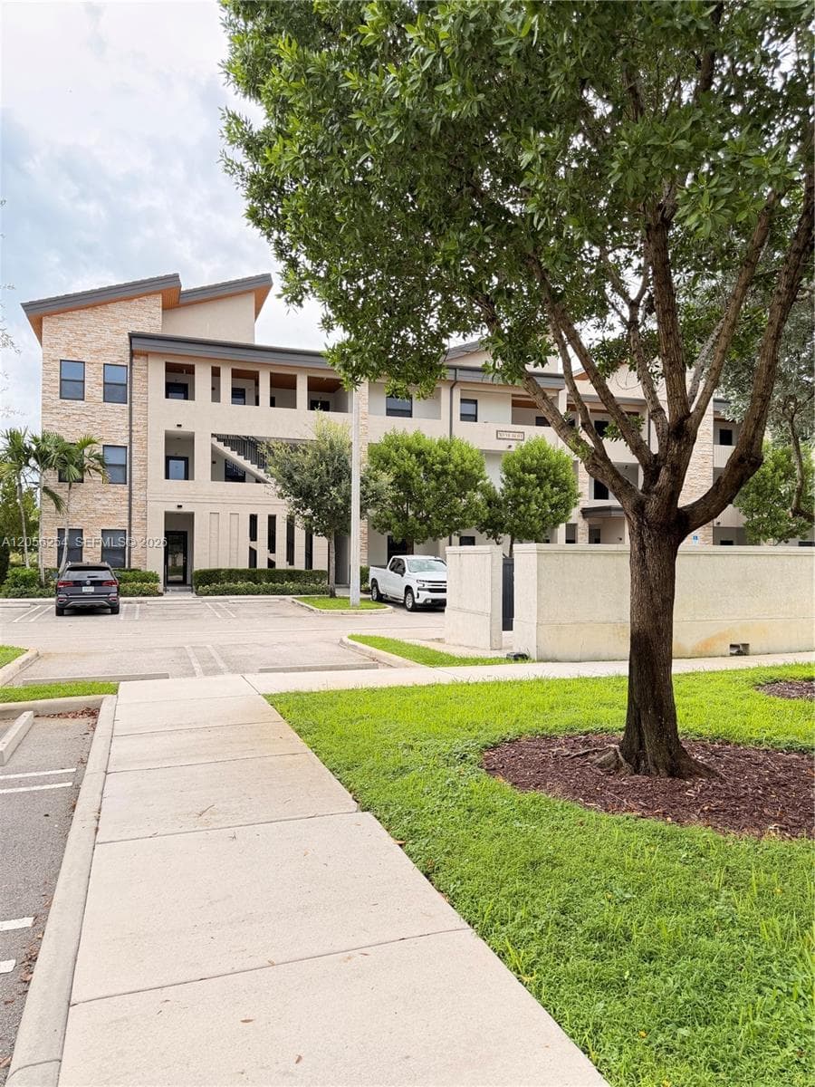 7819 NW 104th Ave # 22, Doral, FL 33178