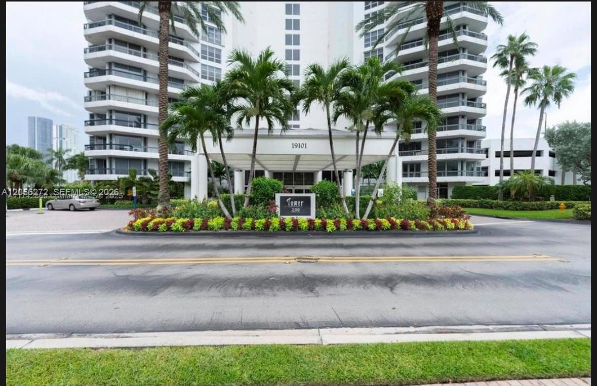 19101 Mystic Pointe Dr. # 304, Aventura, FL 33180