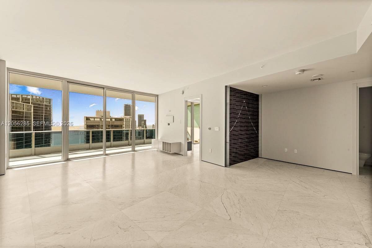 200 Biscayne Boulevard Way # 5104, Miami, FL 33131 photo 5