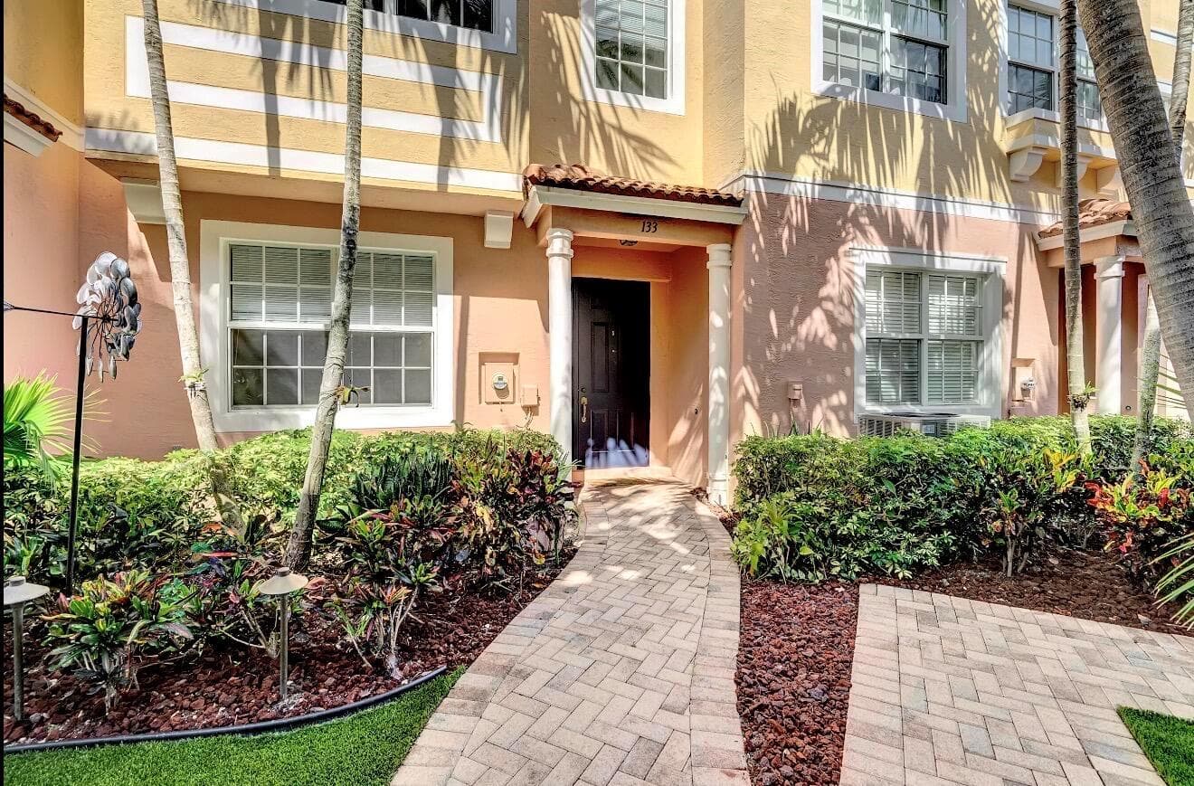 133 Harbors Way, Boynton Beach, FL 33435 photo 2
