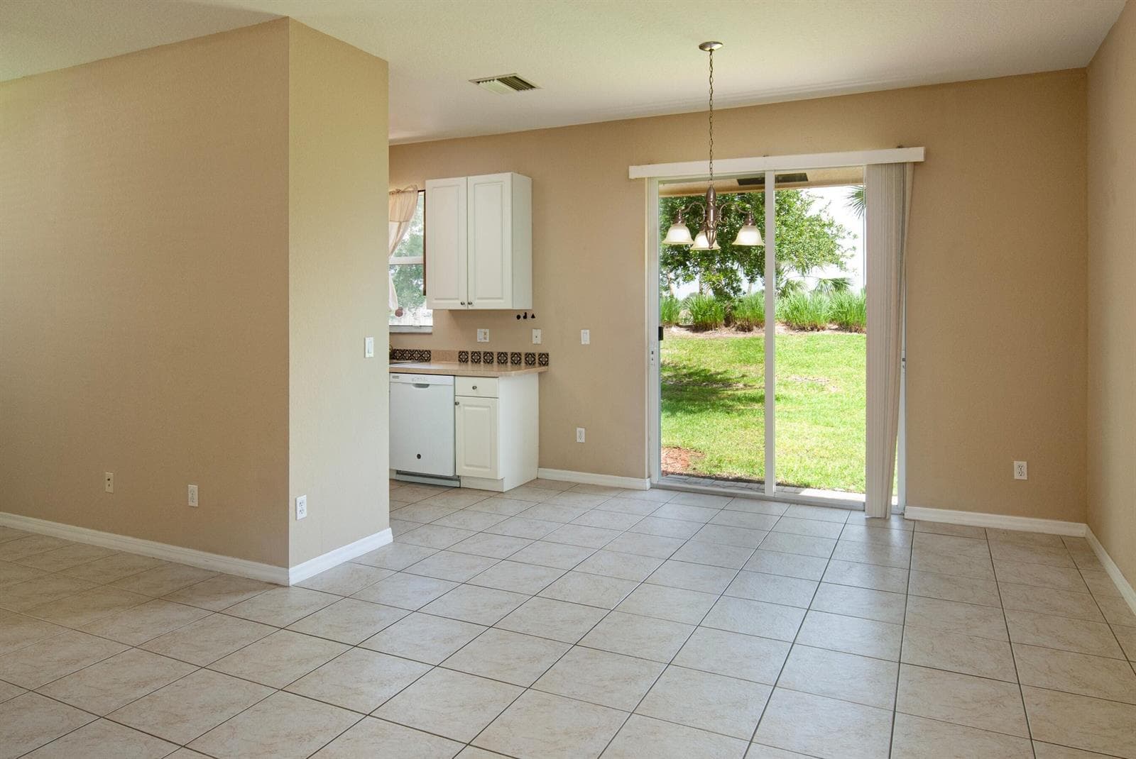 9851 E VERONA Circle, Vero Beach, FL 32966 photo 3
