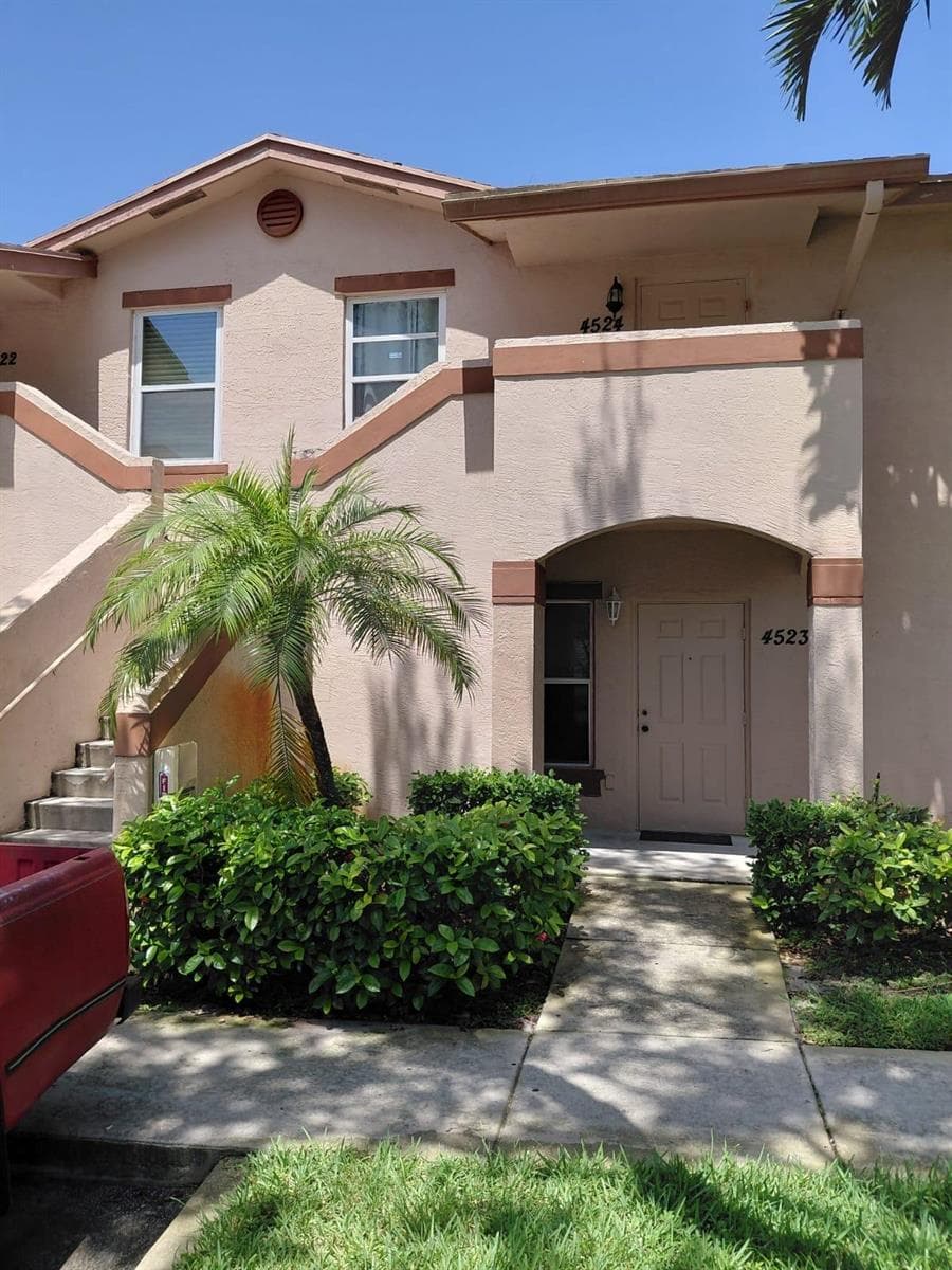 4524 Oak Terrace Drive, FL 33463