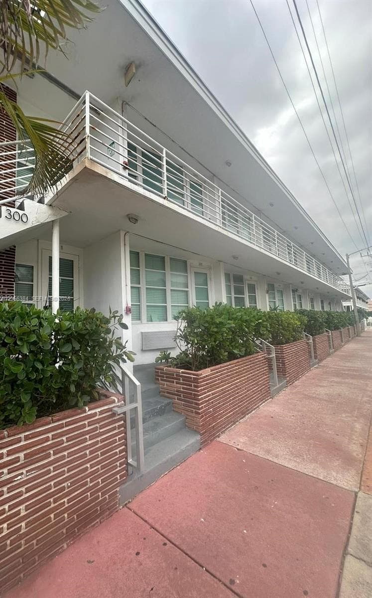 300 74th St # 17, Miami Beach, FL 33141