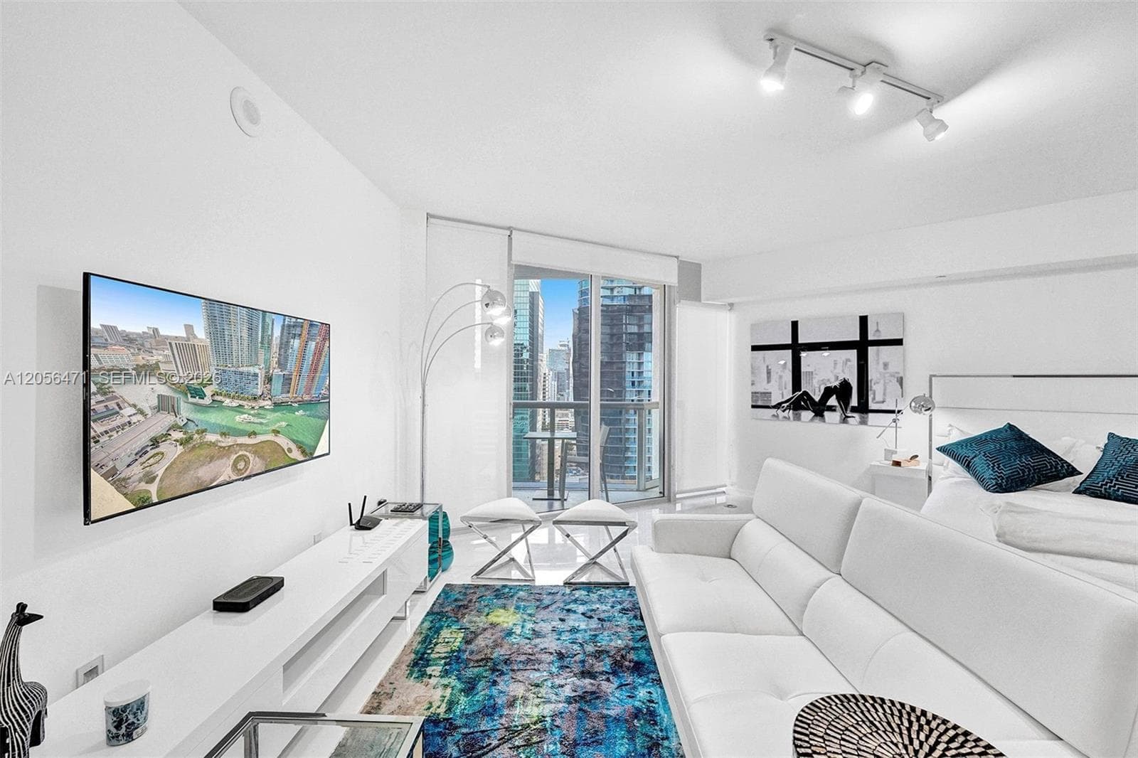 475 Brickell Ave # 2708, Miami, FL 33131 photo 4