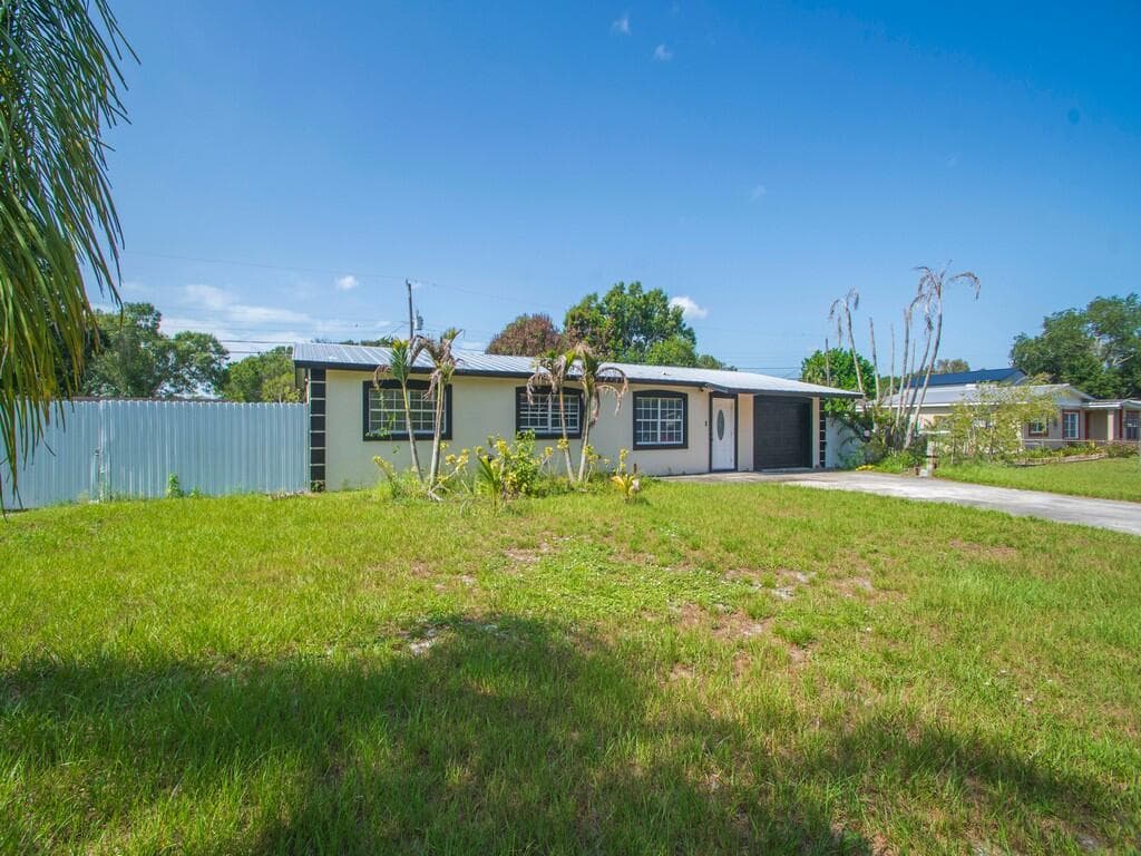 355 JOHNSTON Street, Fort Pierce, FL 34982 photo 2