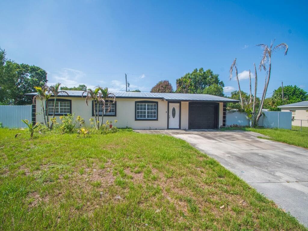 355 JOHNSTON Street, Fort Pierce, FL 34982 photo 3