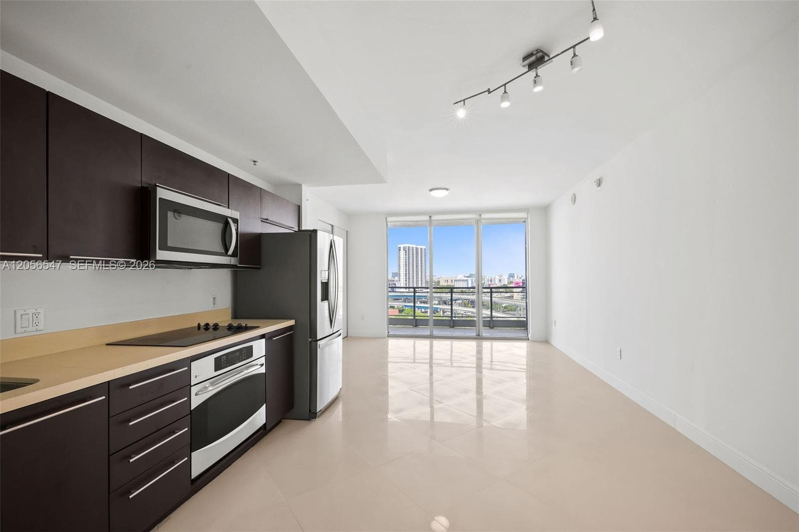 90 SW 3rd St # 1608, Miami, FL 33130 photo 4